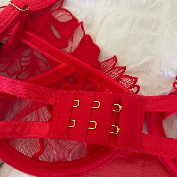 Bluebella Red Sabina lace suit NWOT - Picture 10 of 14